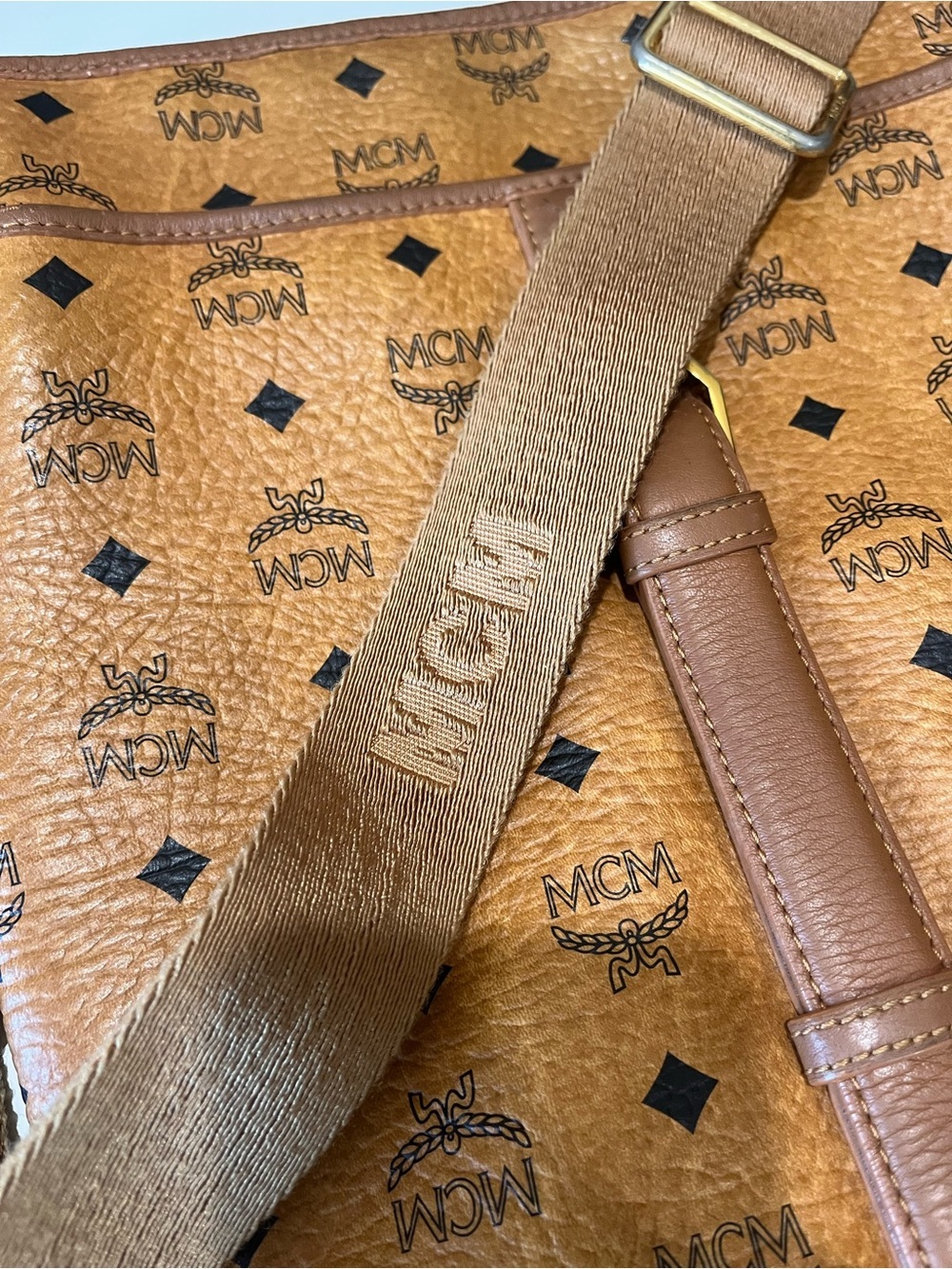 MCM COGNAC VISETOS 2 SIDED MESSENGER SLING BAG - Picture 3 of 15
